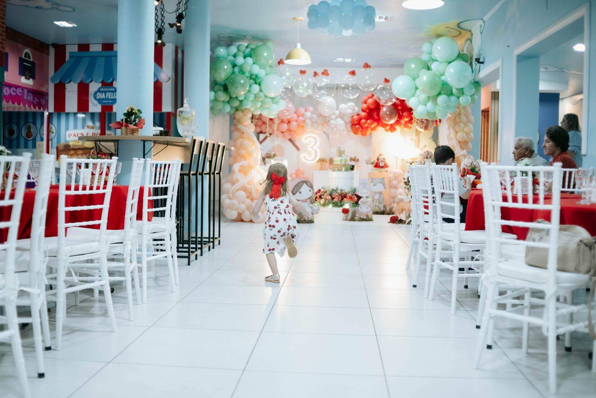 Foto Aniversário Infantil - Alice 3 anos - Buffet Divert Festas Foto Aniversário Infantil - Alice 3 anos - Buffet Divert Festas - Imagem 11